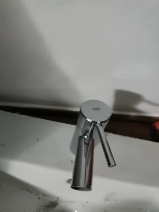 Mueble lavabo y espejo con luz