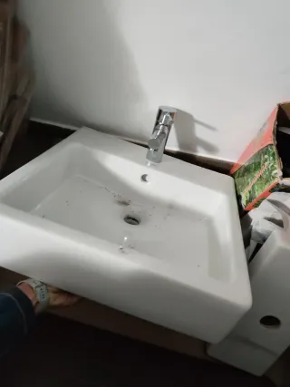 Mueble lavabo y espejo con luz