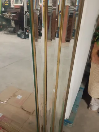 Specchio grande con cornice dorata