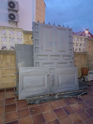 Puertas de exterior de hierro con motores