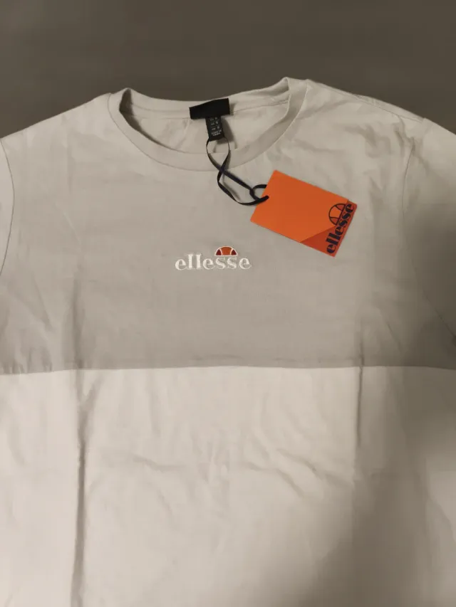 Camiseta Ellesse gris y blanca