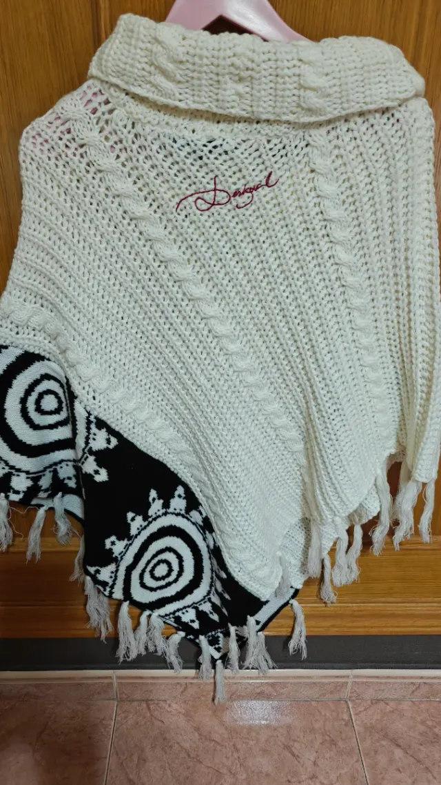 Poncho Desigual Talla M