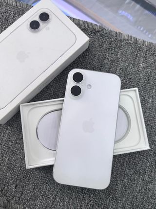 iPhone 16 bianco