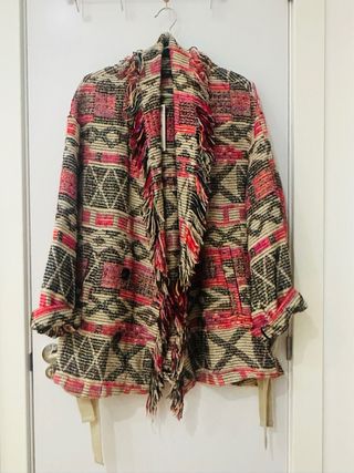 Chaqueta tejida multicolor con flecos