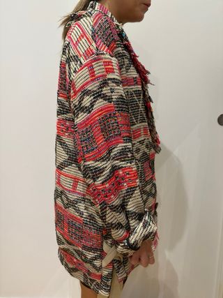 Chaqueta tejida multicolor con flecos