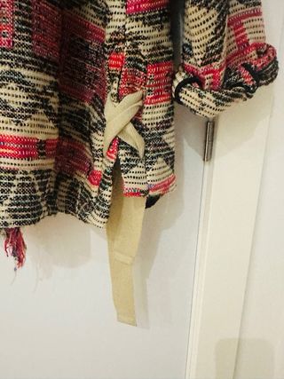 Chaqueta tejida multicolor con flecos