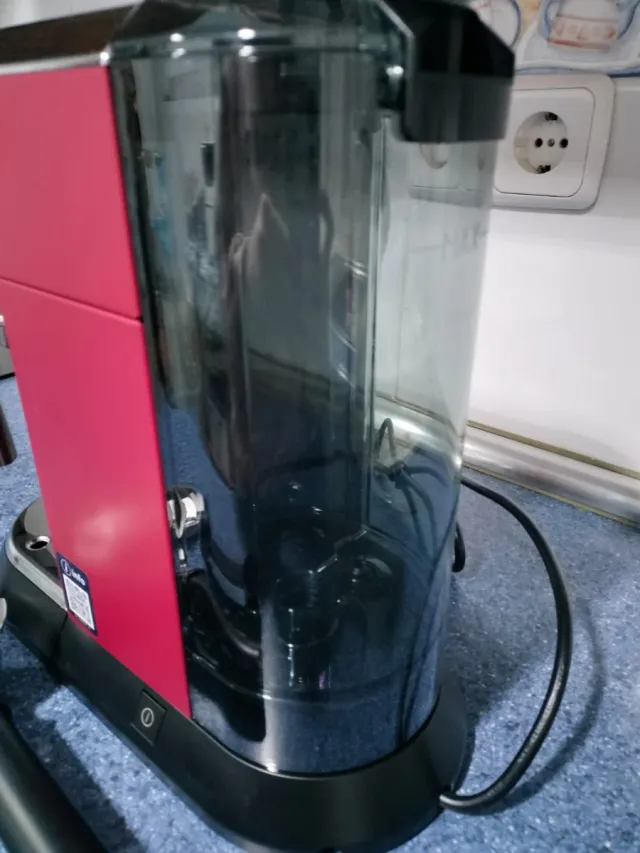 Macchina da caffè DeLonghi Dedica rossa