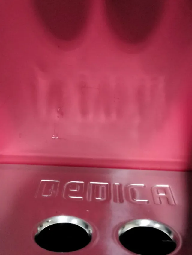 Macchina da caffè DeLonghi Dedica rossa
