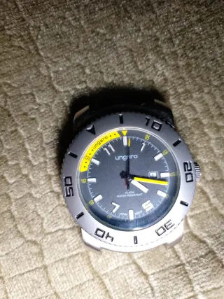 Reloj Ungaro Negro y Plateado