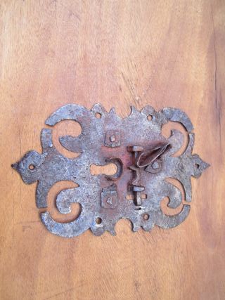 Cerradura antigua forja para arca, arcón o baúl.