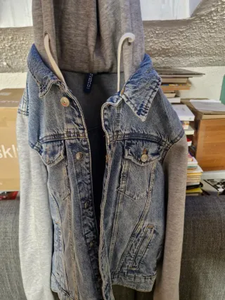 Chaqueta Vaquera H&M con Capucha Gris