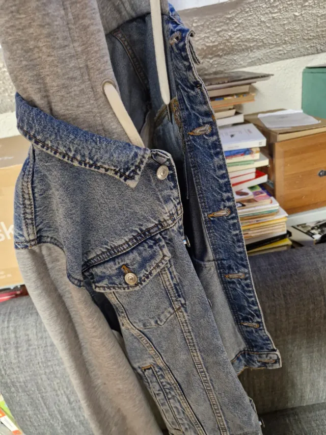 Chaqueta Vaquera H&M con Capucha Gris