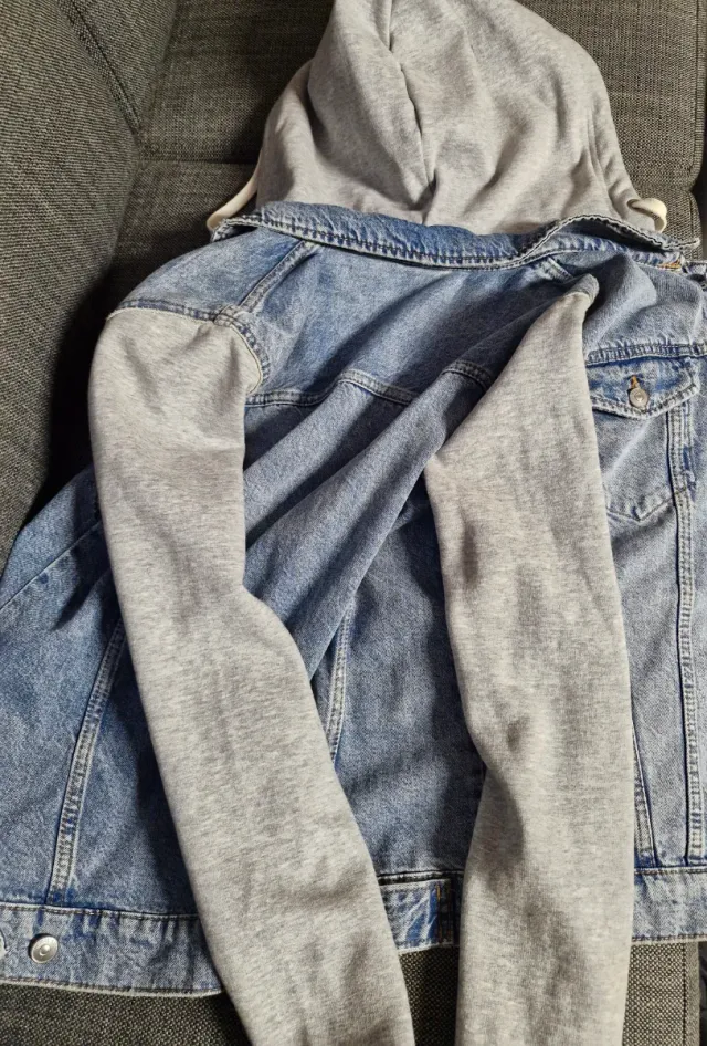 Chaqueta Vaquera H&M con Capucha Gris