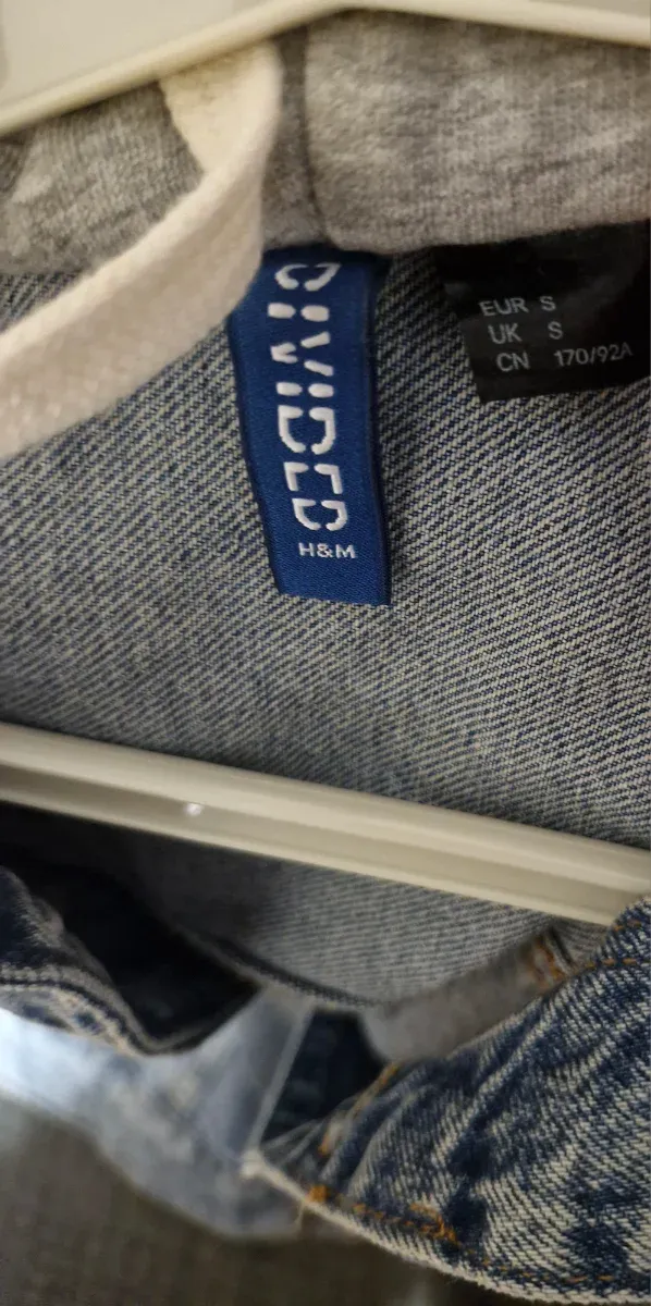 Chaqueta Vaquera H&M con Capucha Gris