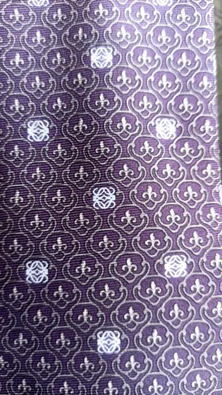 Corbata nueva LOEWE, Seda 100%, morada y blanca