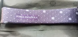 Corbata nueva LOEWE, Seda 100%, morada y blanca