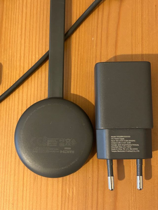 Google Chromecast con adaptador de corriente