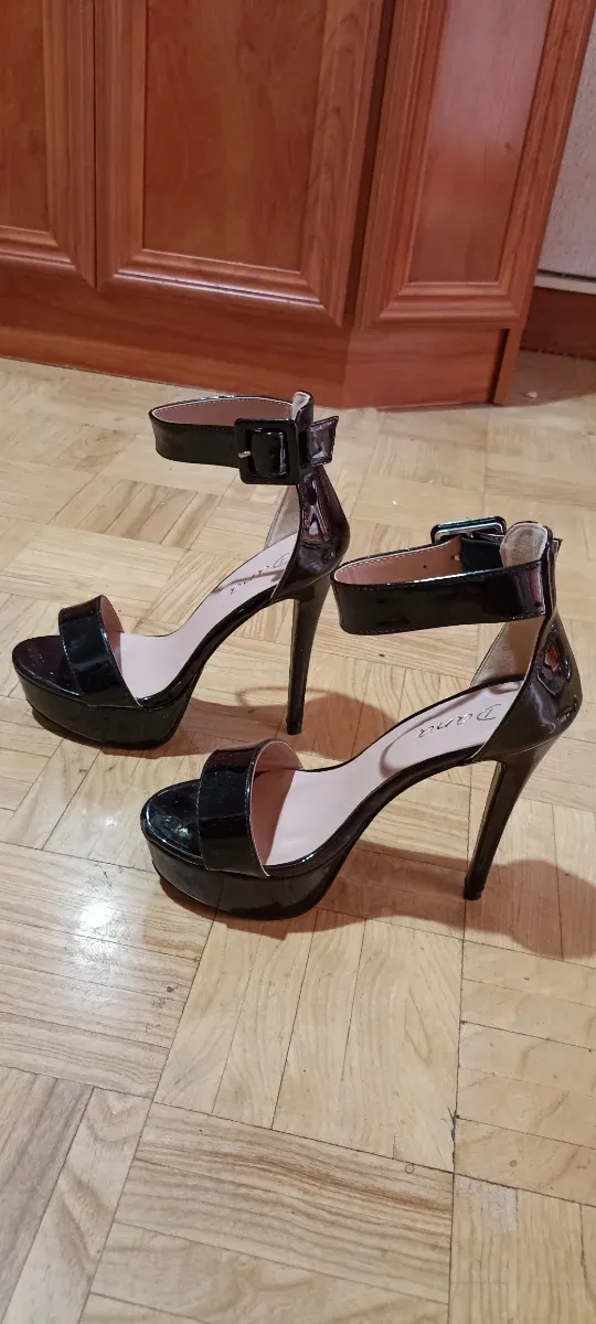 Sandalias de tacón negras