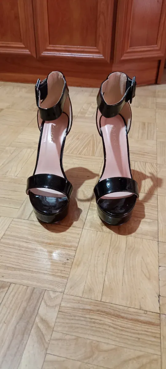 Sandalias de tacón negras