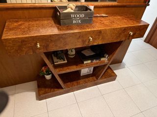 Aparador de madera robusto