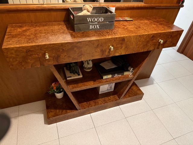 Aparador de madera robusto