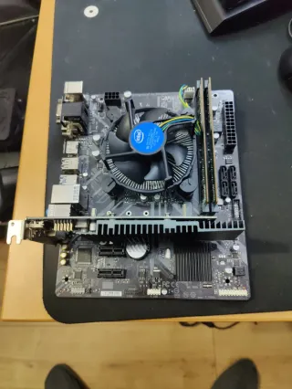 Placa base Gigabyte H310M + i7 9700F + 16GB DDR4