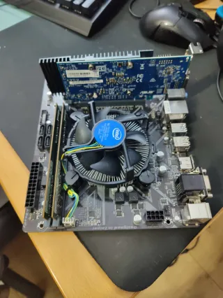 Placa base Gigabyte H310M + i7 9700F + 16GB DDR4