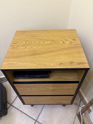 set studio:Scrivania moderna, cassettiera,colonna