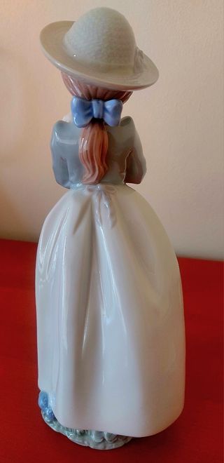 Nao by Lladro 'Niña con cachorros' 1991