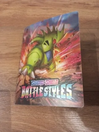 Cartas Pokémon Normales y Doradas