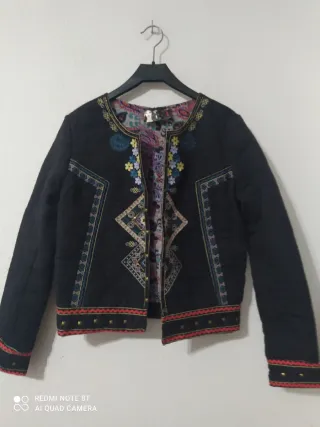 Cazadora Peace and Love Negra Multicolor