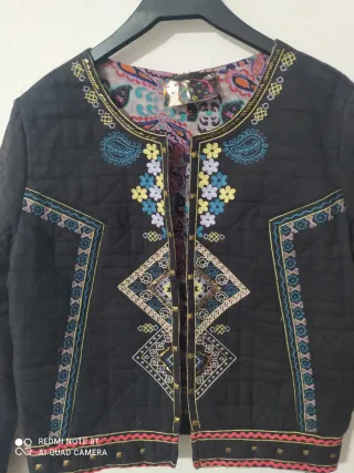 Cazadora Peace and Love Negra Multicolor