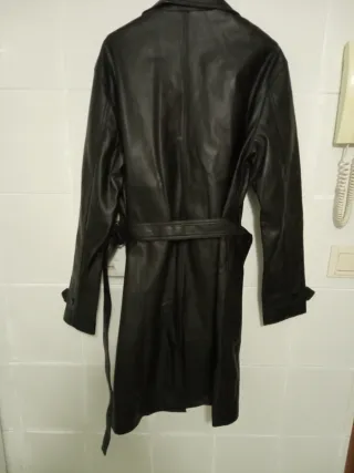 Gabardina de cuero negra