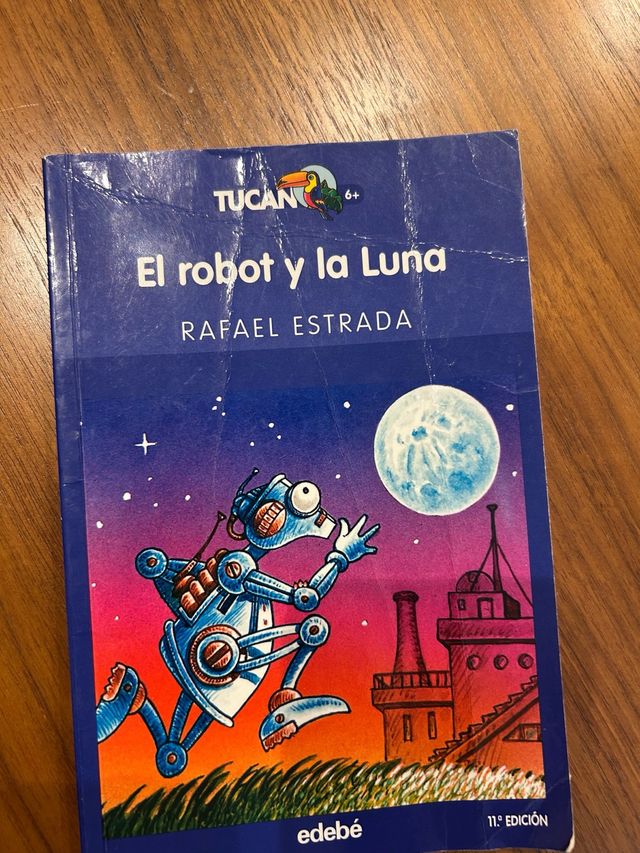 Libro El robot y la Luna de Rafael Estrada