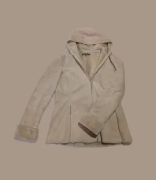 Abrigo beige con capucha en perfecto estado