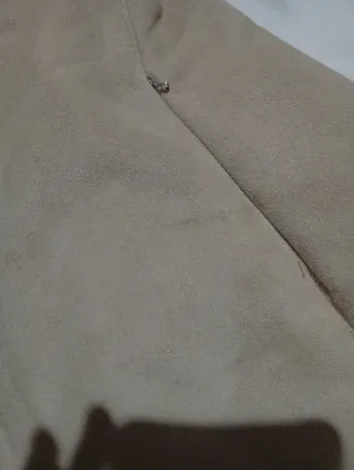 Abrigo beige con capucha en perfecto estado