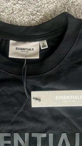 Camiseta Essentials Negra