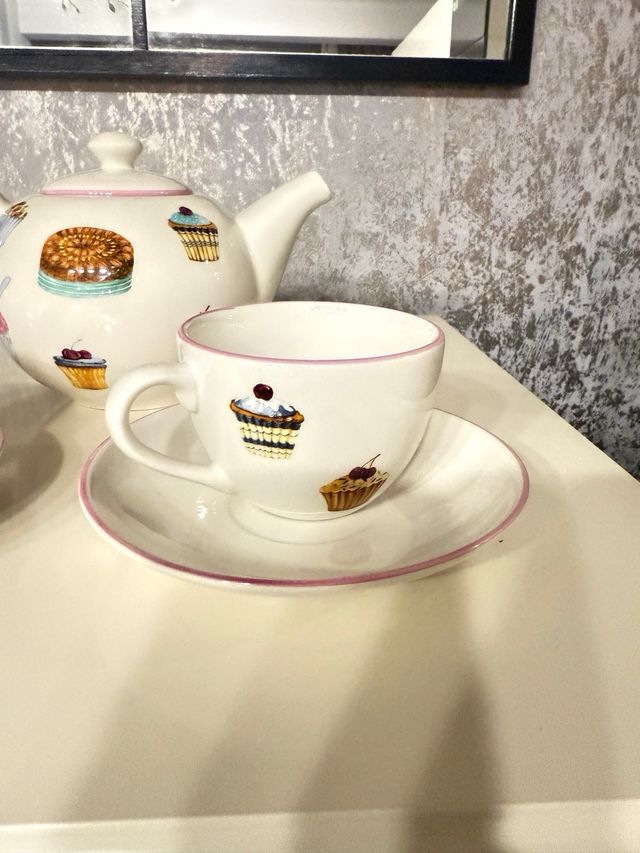 Conjunto Tetera y Tazas Porcelana