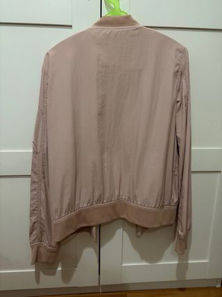 Bomber ZARA Rosa Talla L pero parece S/M