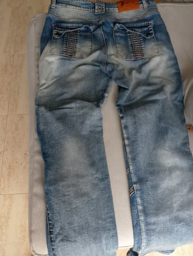 Vaqueros con protecciones