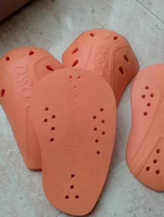 Vaqueros con protecciones