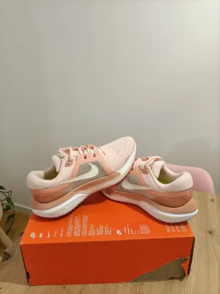 T38 Nike Air Zoom Vomero 16 rosas
