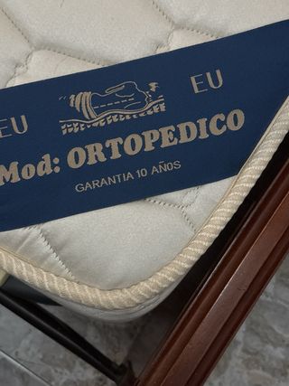 Cama de madera con somier de láminas