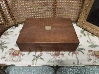 Gran caja inglesa de madera