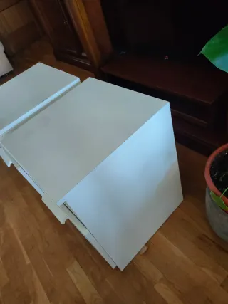 2 Comodini bianchi Ikea 25€ ciascuno