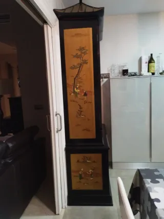 Mueble asiático lacado con piedras duras