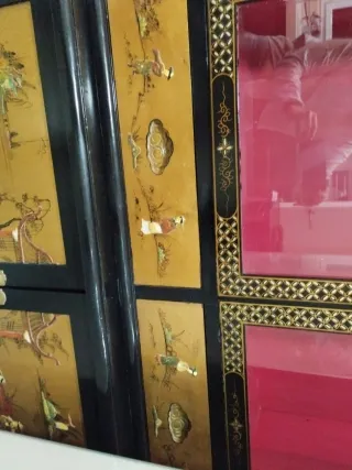 Mueble asiático lacado con piedras duras