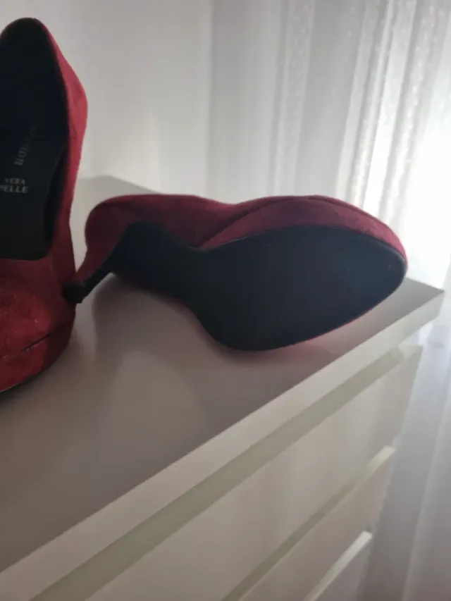 Zapatos de tacón rojos