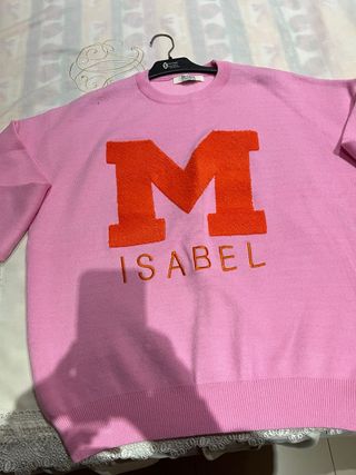 Jersey rosa con letra M naranja