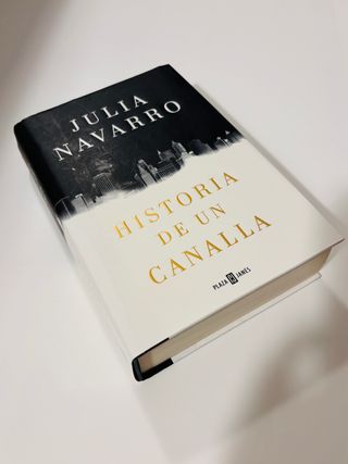 Historia de un canalla -Julia Navarro